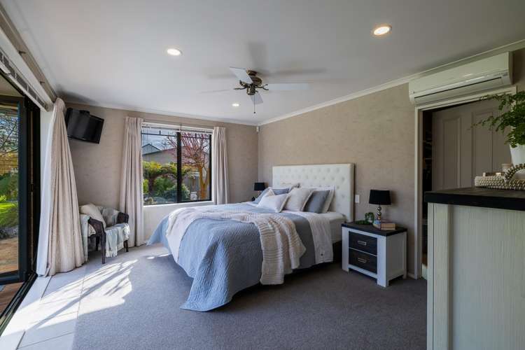 6 Shadbolt Drive Leamington_11