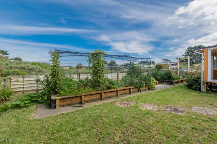 2 Barclay Grove Hokio Beach_18