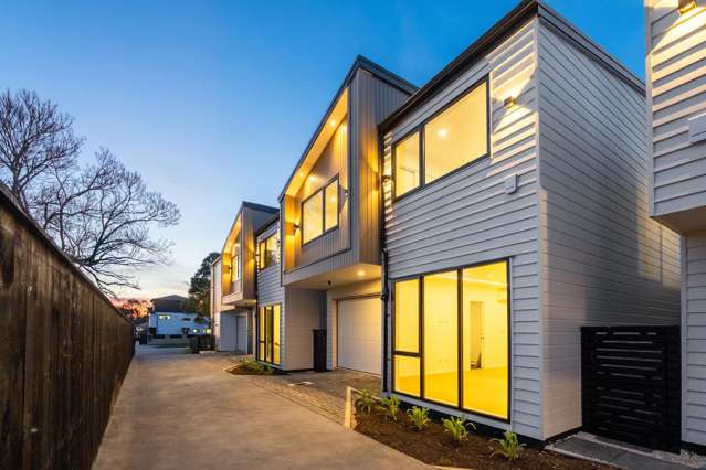 Freehold standalone 4 bedrooms executive home