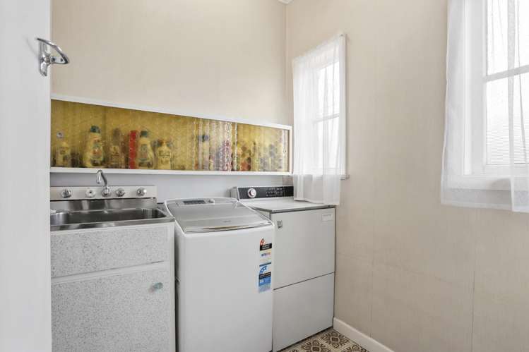 33 Seabrook Avenue New Lynn_14