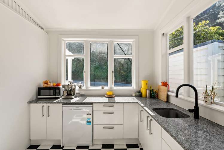 211 Grant Road Thorndon_6