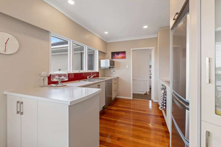 14 Bradbury Road Botany Downs_16