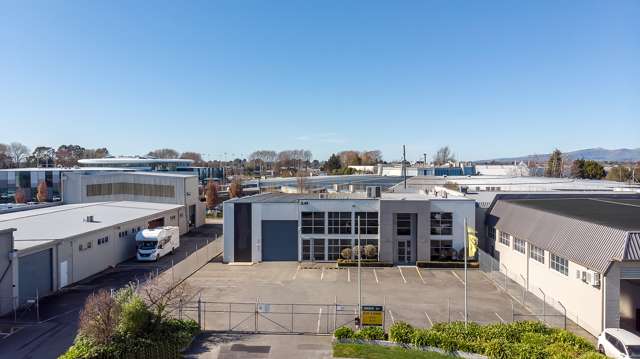 Desirable stand-alone warehouse and offices