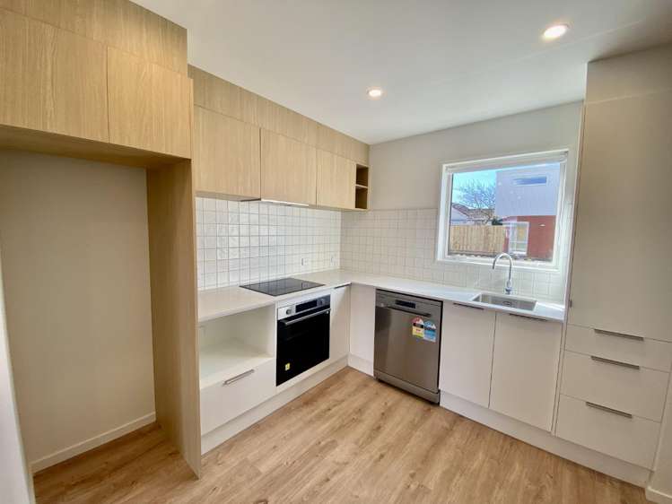 8/2 Hammond Place 10222_3