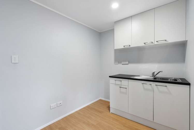 123 Beach Road Pahurehure_17