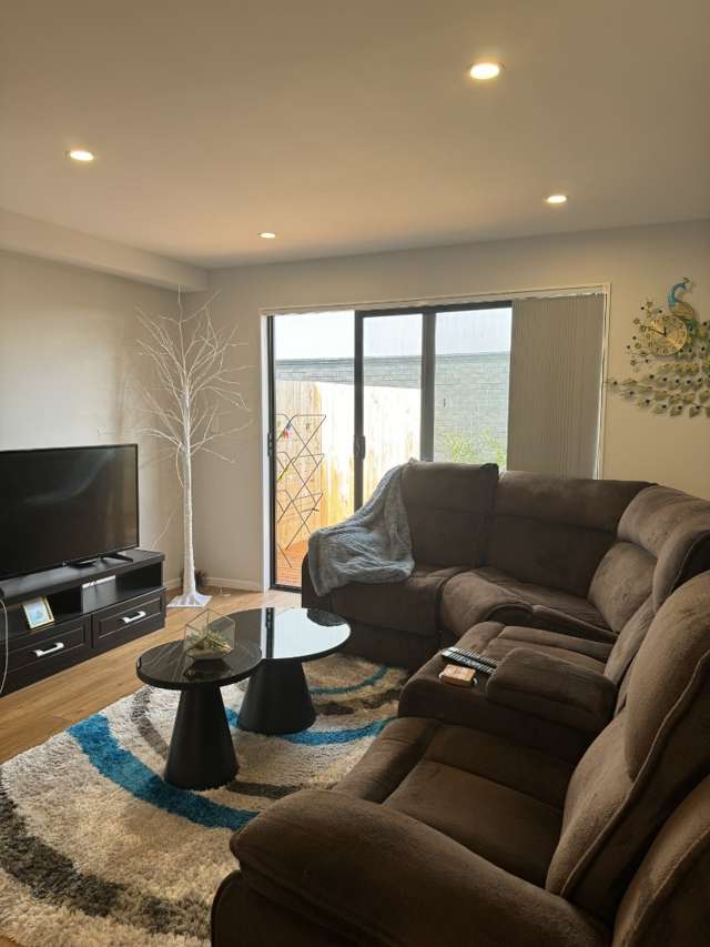 2/119 Bruce Mclaren Road Henderson_1