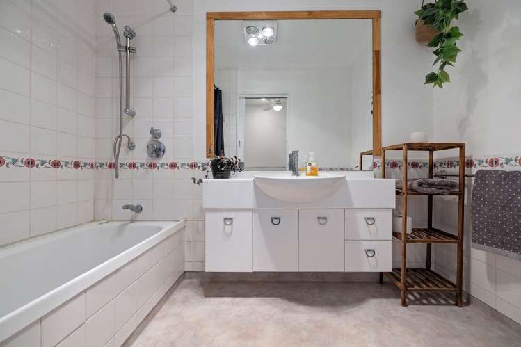 10/43 Goldridge Way Queenstown_10