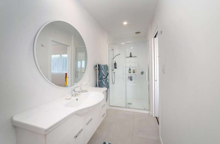 6 Beach Road Flat Point_21