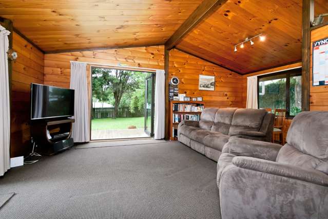 1/2 Malam Street Glen Eden_3