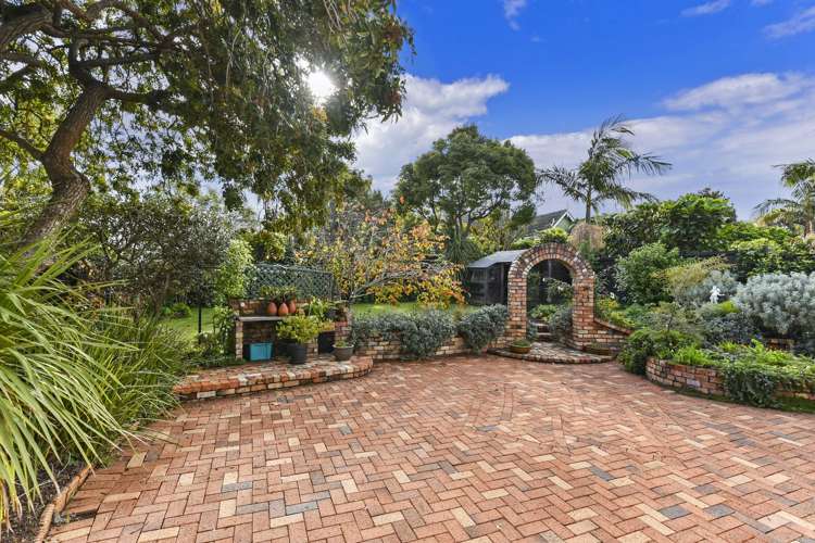 16 Ascot Avenue Narrow Neck_11