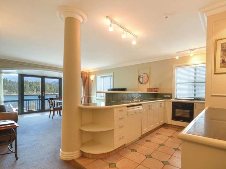 8/109 Au Beach Street Queenstown_3