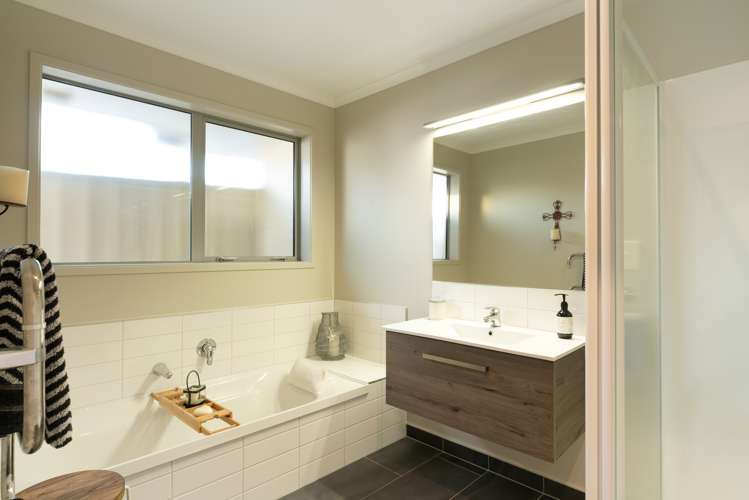 18 North Bay Road Pyes Pa_19