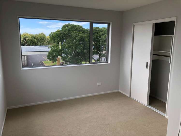 1/11 Ray Small Drive Papakura_5