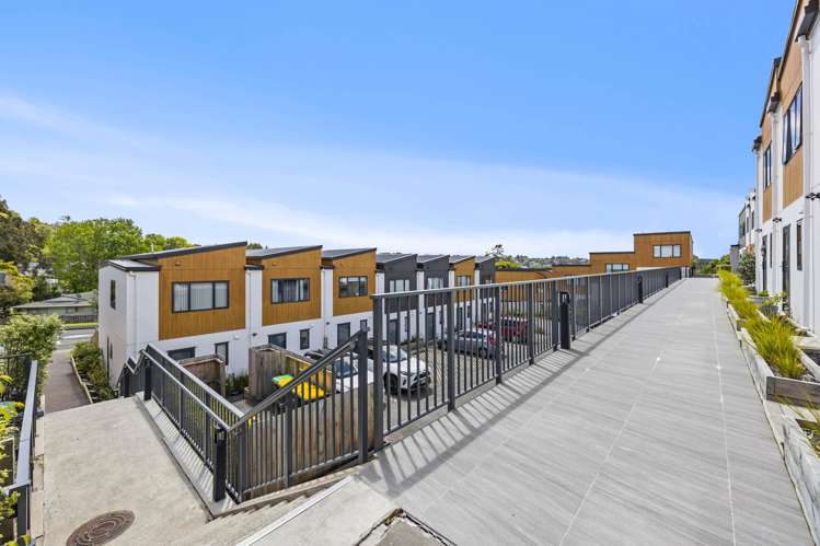 16/18 Hewlett Road Massey_24