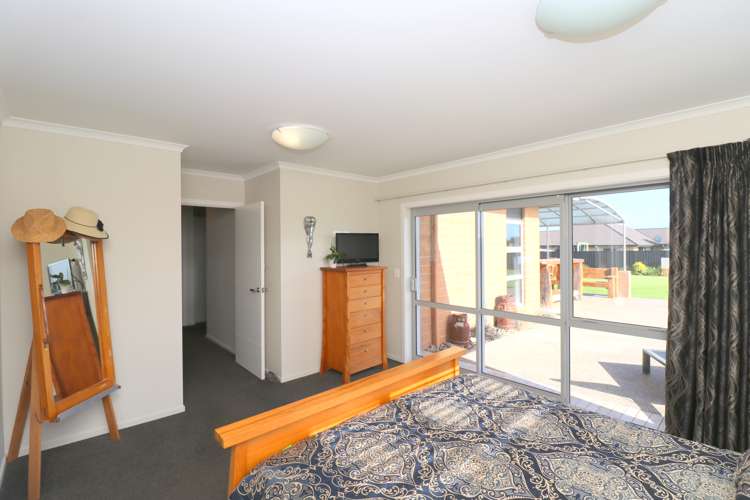 21 Sunrise Drive Seaward Bush_18