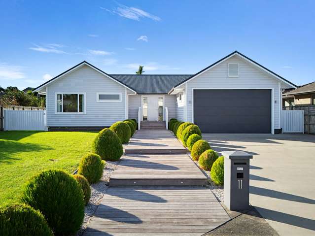 Stunning Entertainer’s Home on Quarter Acre