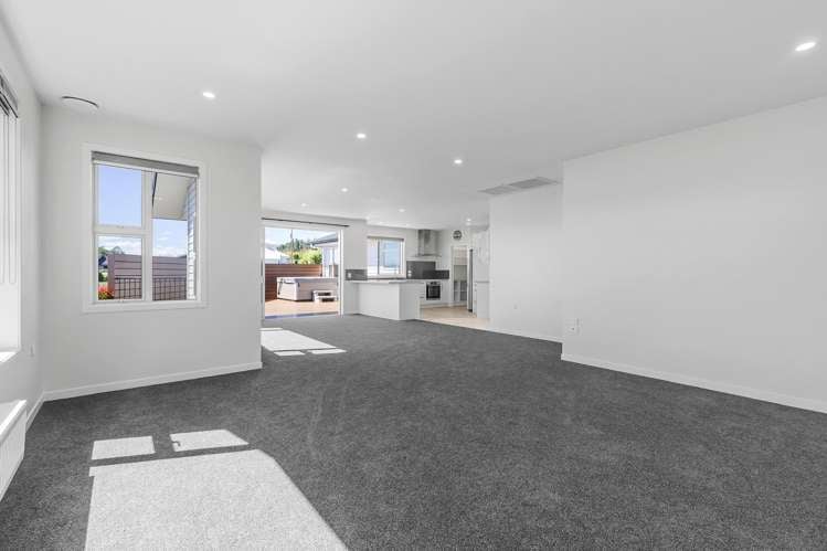 28 Coprosma Crescent Waipahihi_12