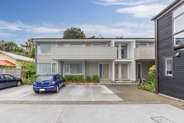 8/74 Derwent Street Island Bay_2