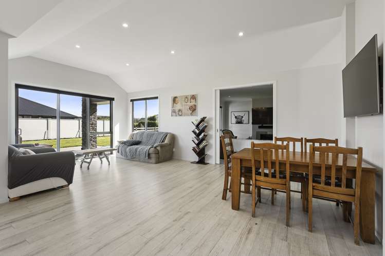 51 Baxter Michael Crescent Cambridge_5