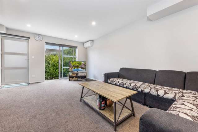 7/11 Ray Small Drive Papakura_2