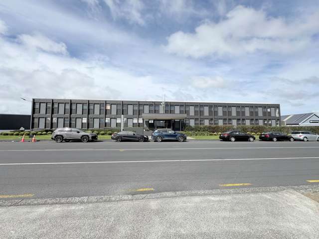 222M² MODERN OFFICE WITH FITOUT FOR LEASE