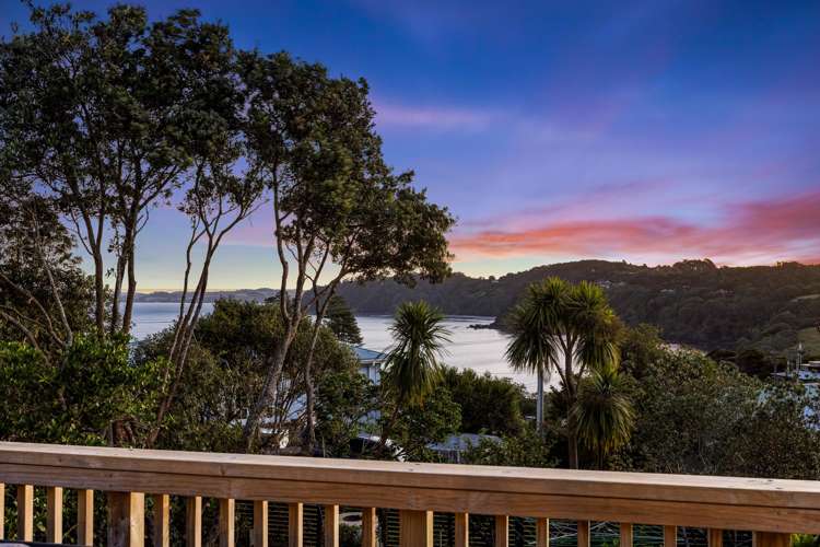 4 Hillside Crescent Leigh_1