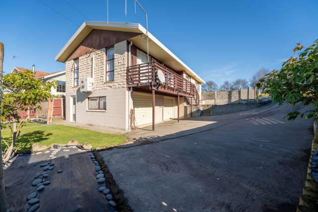 1970s Solid Home in the Gleniti Zone