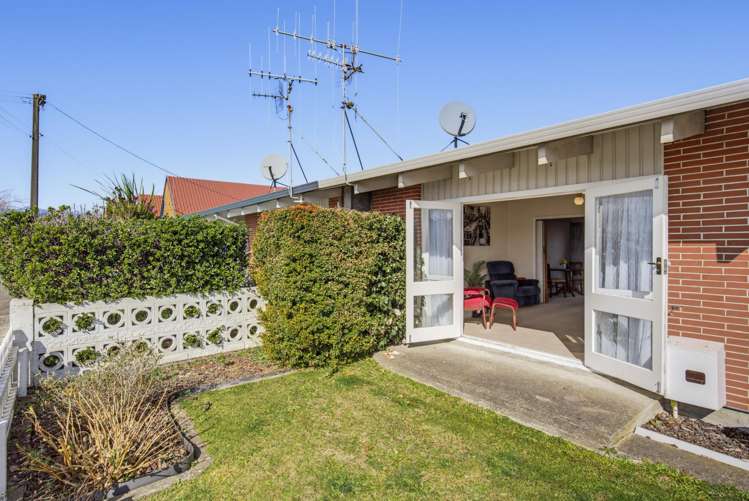 556 Queen Street East Levin_1