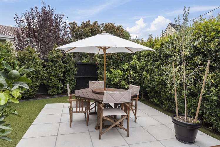 2/7 Hanlon Crescent Narrow Neck_8