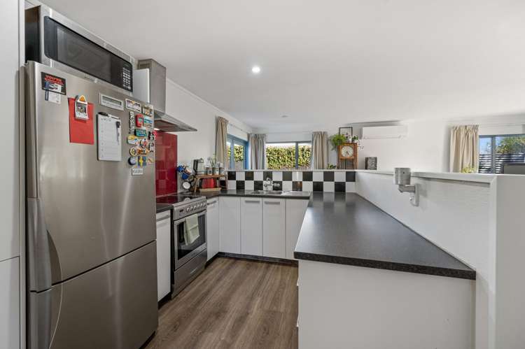 2/237 Georges Drive Napier South_3