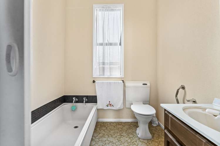 12 Dunn Street Egmont Village_14