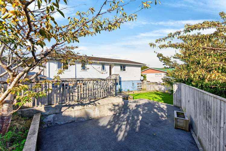 217 Dowse Drive Maungaraki_18