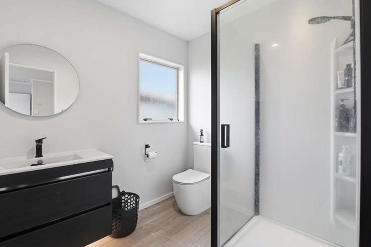 11 Byron Grove Owhata_17