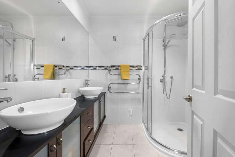 19 Gibbston Crescent Flat Bush_26