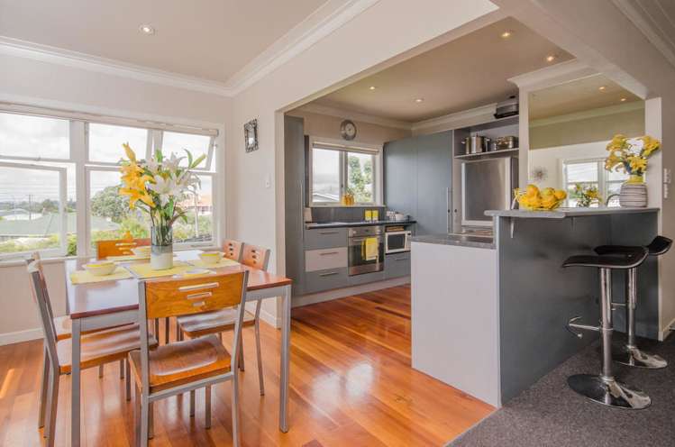 1 Helga Crescent Te Atatu Peninsula_5