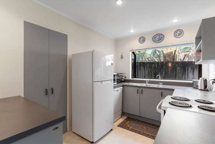 2/65 Sturges Road Henderson_10