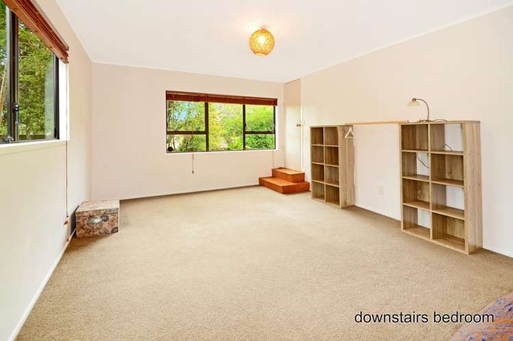 2 Onedin Place Titirangi_17