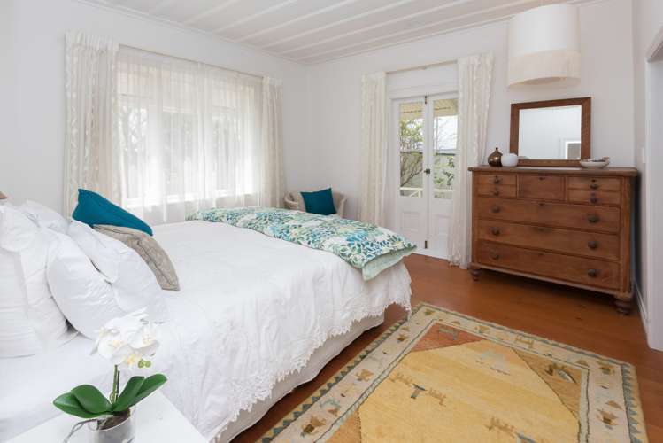 61 Beach Road Mellons Bay_16