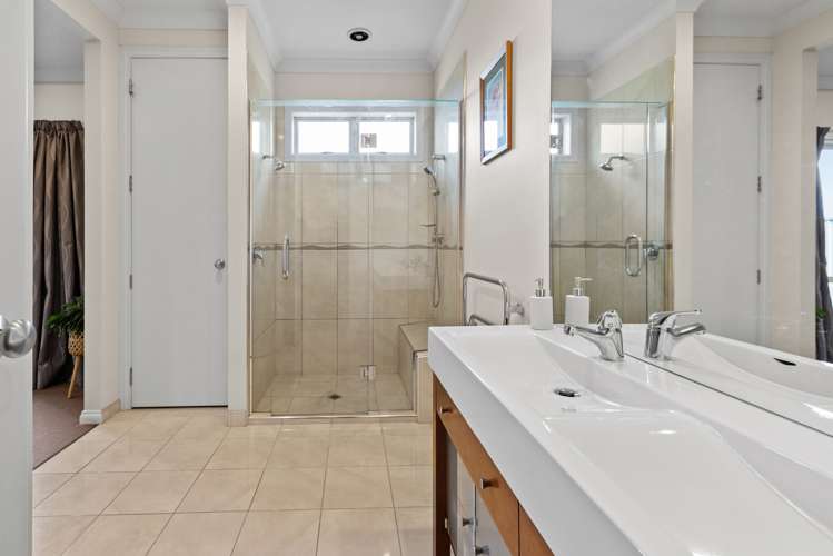 14 Heynes Place Clive_8