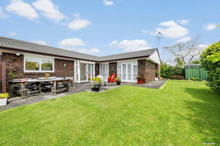 10 Serrita Avenue Sunnyhills_1