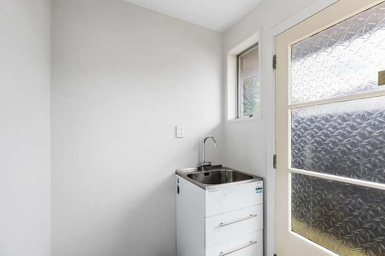 2/1 Delaware Crescent Russley_16