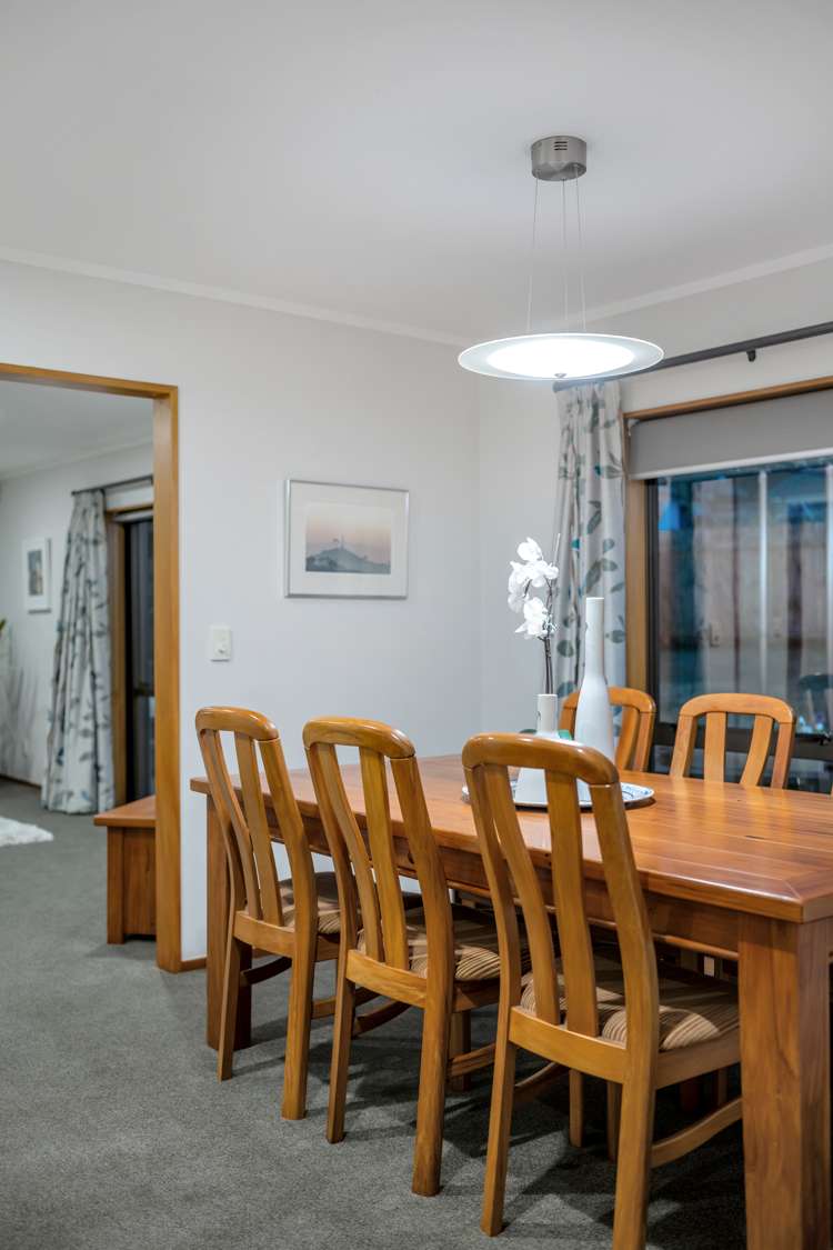 54 Channing Crescent Botany Downs_29