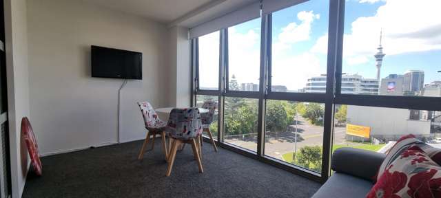2 Bedroom with Double Glazing!