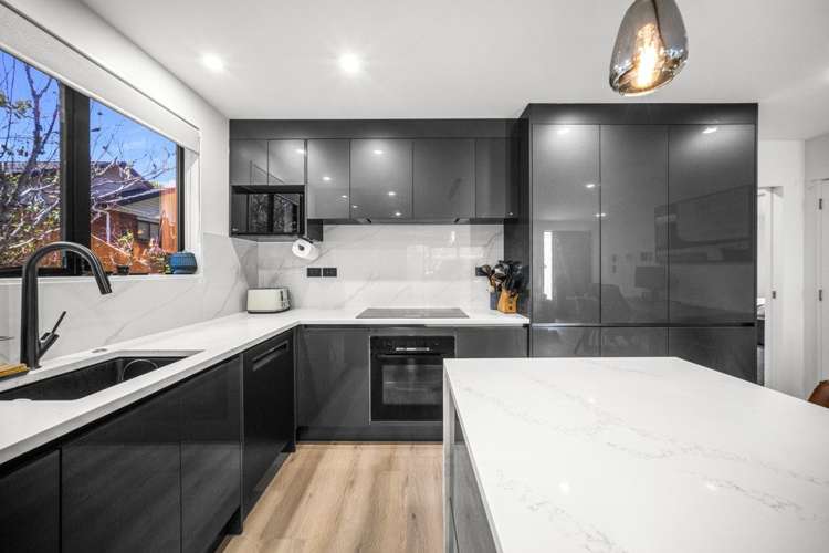 25F Oteha Valley Road_1