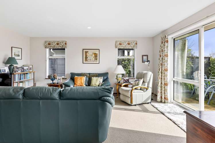 53 Chateau Crescent Rangatira Park_9