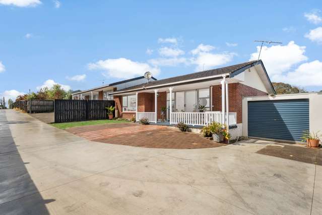 Brick & Tile, Freehold, Garage & Ample Parking!