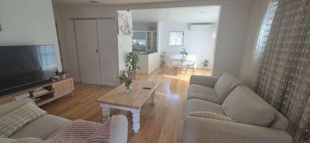 3-Bedroom Home - unlimited internet & Lawns inc.