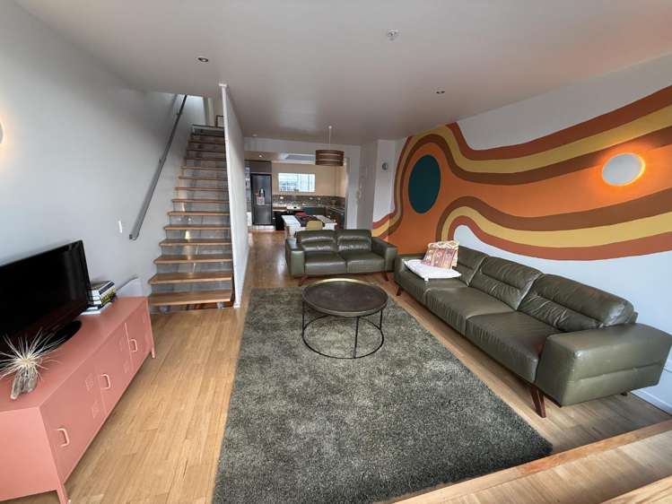 254/21 Left Bank 2185_2