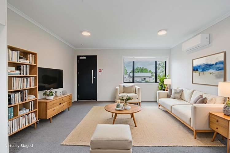 106/17 Vialou Street Hamilton Central_1