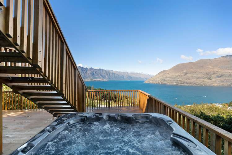 115 Wynyard Crescent Fernhill/Sunshine Bay_17